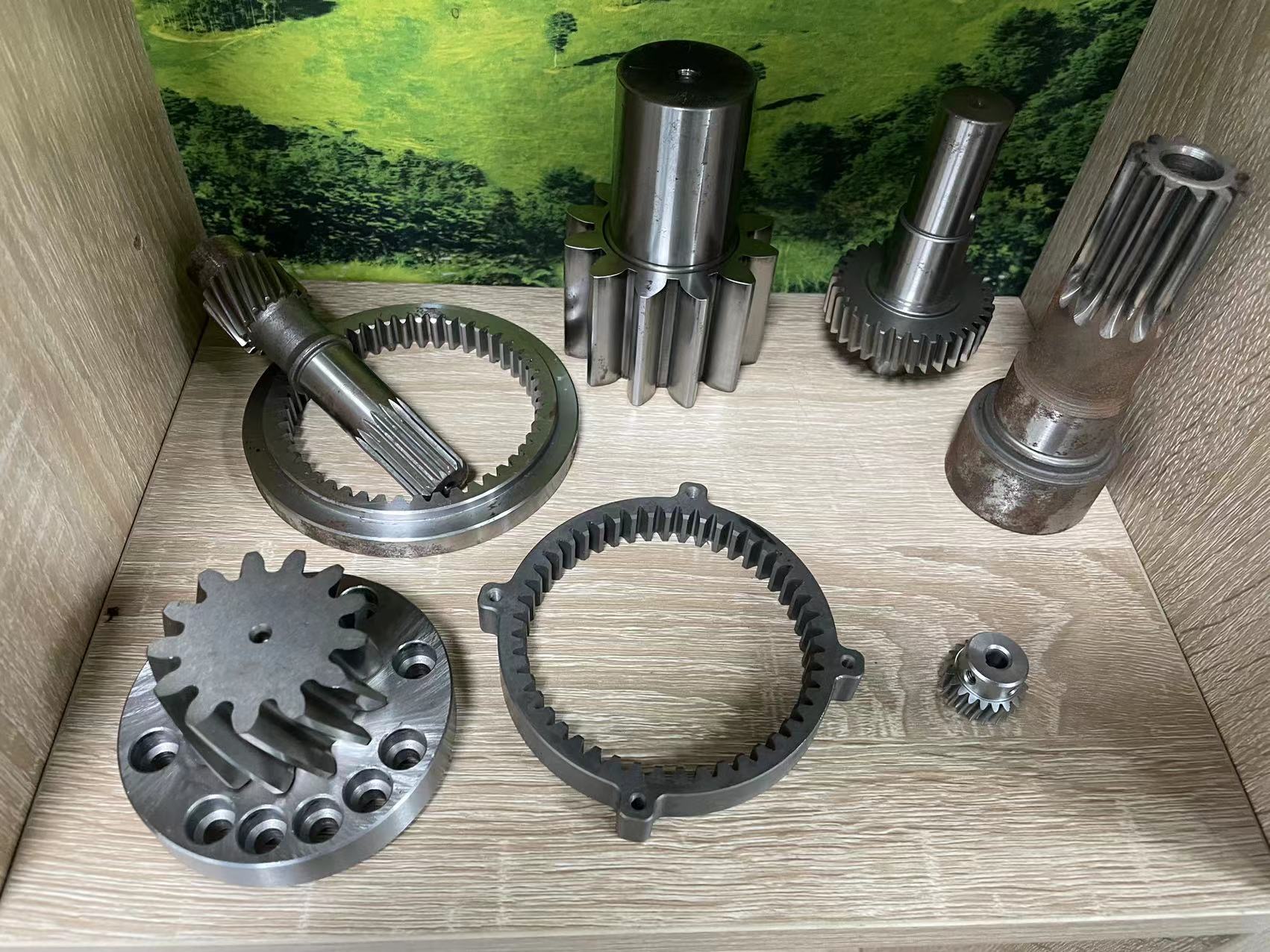Gear and shaft - Image 3